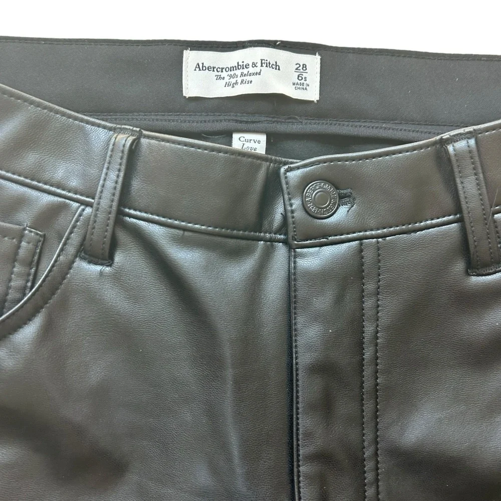 Abercrombie & Fitch Curve Love Vegan Leather 90s Relaxed Pant size 6/28S short - Picture 5 of 9